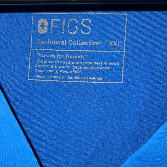 Figs Casma™ Three-Pocket Scrub Top Royal Blue I have 4 tops available all XXL - Picture 2 of 5